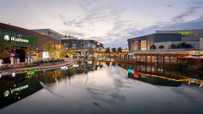 Archivo - Centro Comercial Puerto Venecia.