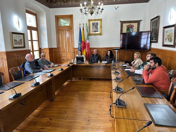 Presentación del proyecto del Principado para Fuentes de Invierno en el Ayuntamiento de Aller.