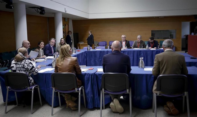 Archivo - Reunión de la comisión mixta Consell-Corts para la reforma del sistema de financiación y valoración de la deuda histórica de la Comunitat Valenciana, en imagen de archivo