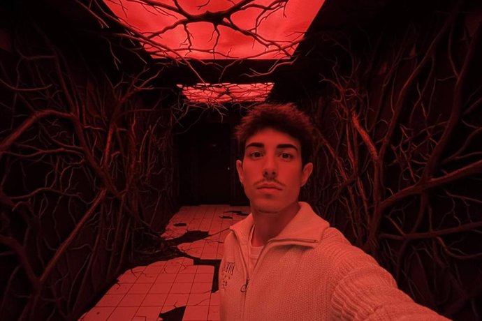 Un creador español transforma su residencia de Londres en el 'Upside Down' y sorprende en redes