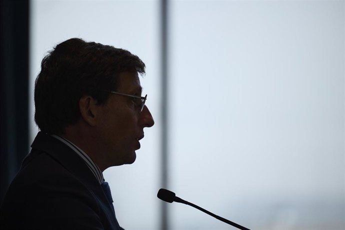 El alcalde de Madrid, José Luis Martínez-Almeida, participa en un encuentro informativo sobre el fin de las obras en Valdebebas