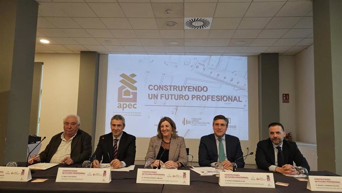 La Junta y las constructoras impulsan en Guadalajara un plan piloto para atraer mano de obra al sector