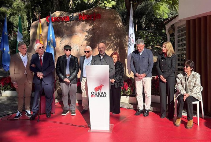 Acto homenaje a los descubridores de la Cueva de Nerja.