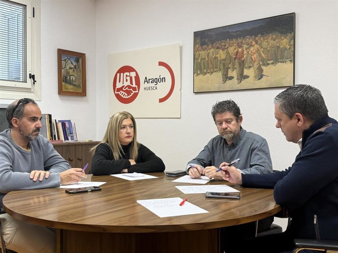 Sabés, en la reunión con el nuevo secretario territorial de UGT en la provincia de Huesca, José Antonio Alentá, así como con los responsables de las áreas de Sanidad, Ana Lasierra, y DGA, Juan Miñana.