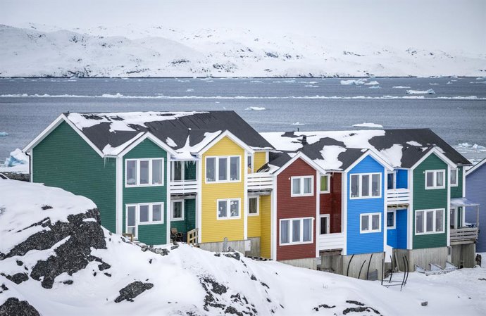 Archivo - Imagen de archivo de varias casas en Groenlandia.