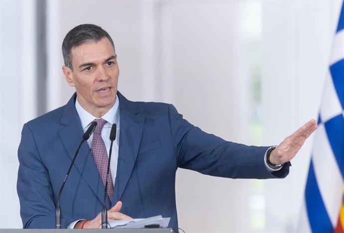 El presidente del Gobierno, Pedro Sánchez, ofrece una rueda de prensa tras recibir al primer ministro de Grecia, Kyriákos Mitsotákis, en La Moncloa, a 12 de enero de 2026, en Madrid (España).