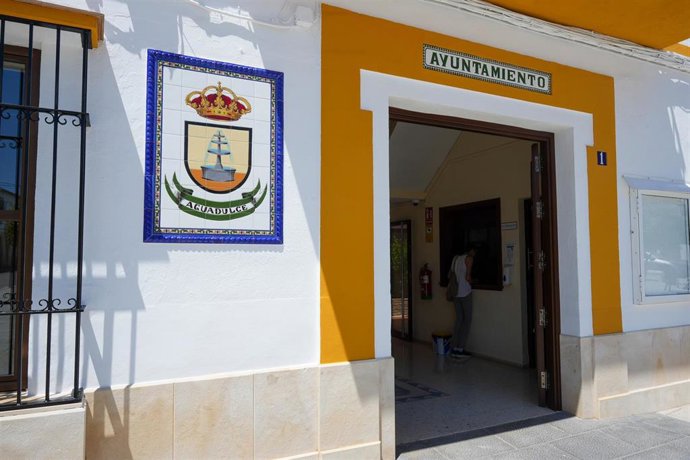 Archivo - Imagen de la fachada del ayuntamiento de Aguadulce. Imagen de archivo.