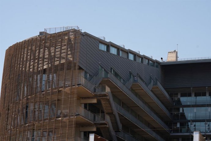 Archivo - Fachada del edificio del Parque de Recerca Biomédica de Barcelona (PRBB), a 11 de julio de 2024, en Barcelona, Catalunya (España). Los centros de investigación ubicados en el PRBB forman una coalición interinstitucional y están conectados en un 
