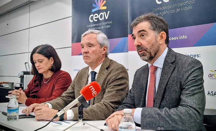Archivo - Rueda de prensa de la Confederación Española de Agencias de Viajes (CEAV).
