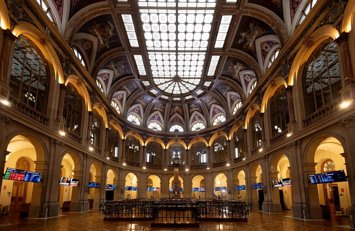 Archivo - Interior del Palacio de la Bolsa, a 3 de enero de 2024, en Madrid (España). 