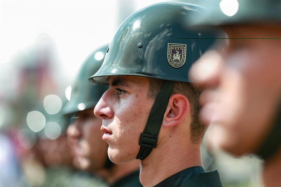 Archivo - Miembros del Ejército turco en un desfile militar.