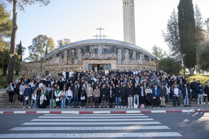 Foto de familia de los estudiantes participantes en la primera jornada.