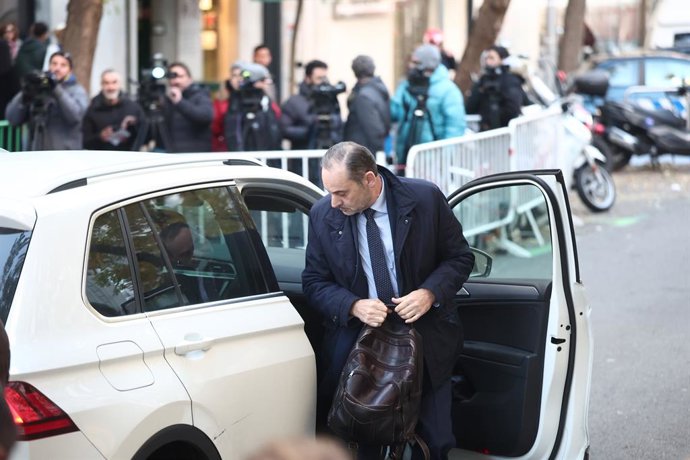 Archivo - Arxiu - L'exministre José Luis Abalos a la seua arribada al Tribunal Suprem, a 27 de novembre del 2025, a Madrid (Espanya).