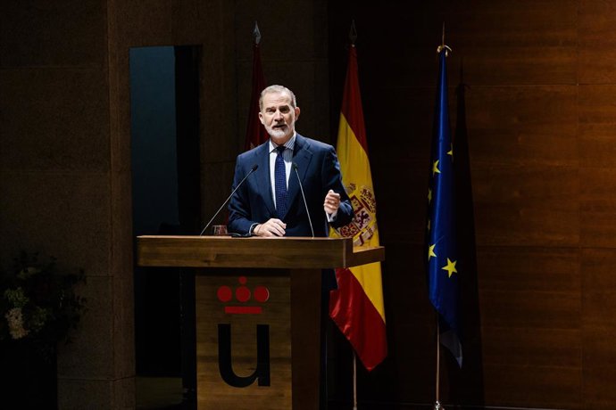 Archivo - El Rey Felipe VI durante la clausura de la jornada sobre el papel de la corona en el proceso democratizador español, en la Universidad Rey Juan Carlos, a 3 de diciembre de 2025, en Madrid (España). Organizado por la cátedra de Memoria Democrátic