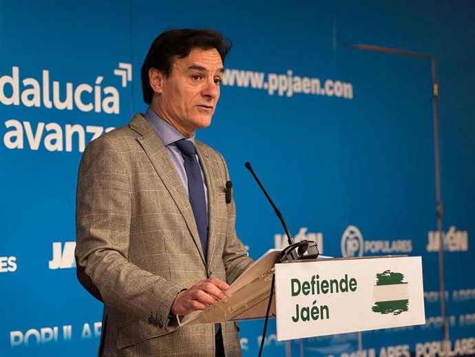 Archivo - El portavoz del Grupo Popular en el Ayuntamiento de Jaén, Agustín González. 