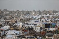 Aumentan a cuatro los muertos por el derrumbe en viviendas dañadas por Israel en plenas tormentas