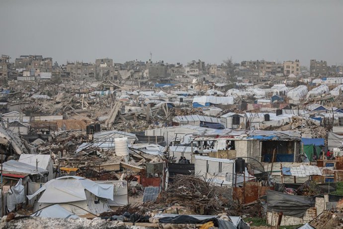 January 13, 2026, Gaza City, Gaza Strip, Palestinian Territory: Displaced Palestinians struggle carrying on with daily life amid the rubble left by Israeli attacks in Jabalia, Gaza on January 12, 2026. Lacking basic necessities, families are clinging to s