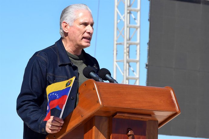 HAVANA, 4 de janeiro de 2026 — O presidente cubano Miguel Diaz-Canel faz um discurso em um evento condenando a agressão militar dos EUA contra a Venezuela em Havana, capital de Cuba, em 3 de janeiro de 2026.