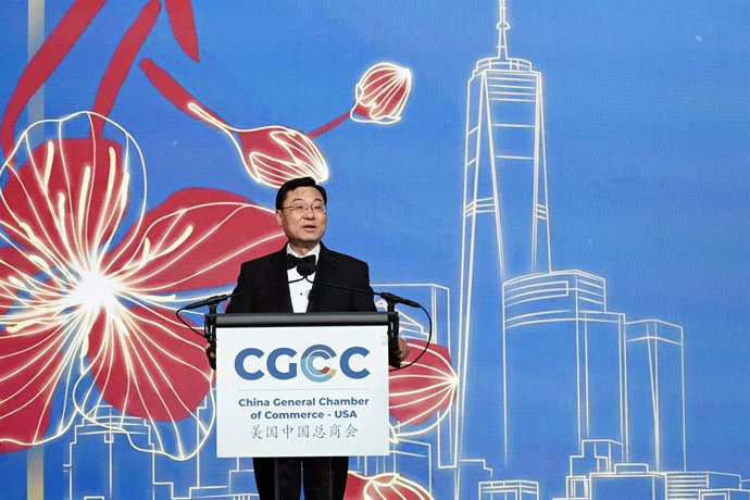 Archivo - Arquivo - NOVA YORK, 13 de fevereiro de 2025 — O embaixador chinês nos Estados Unidos, Xie Feng, discursa durante a gala do 20º aniversário da Câmara Geral de Comércio da China nos EUA (CGCC) na cidade de Nova York, Estados Unidos, em 11 de feve