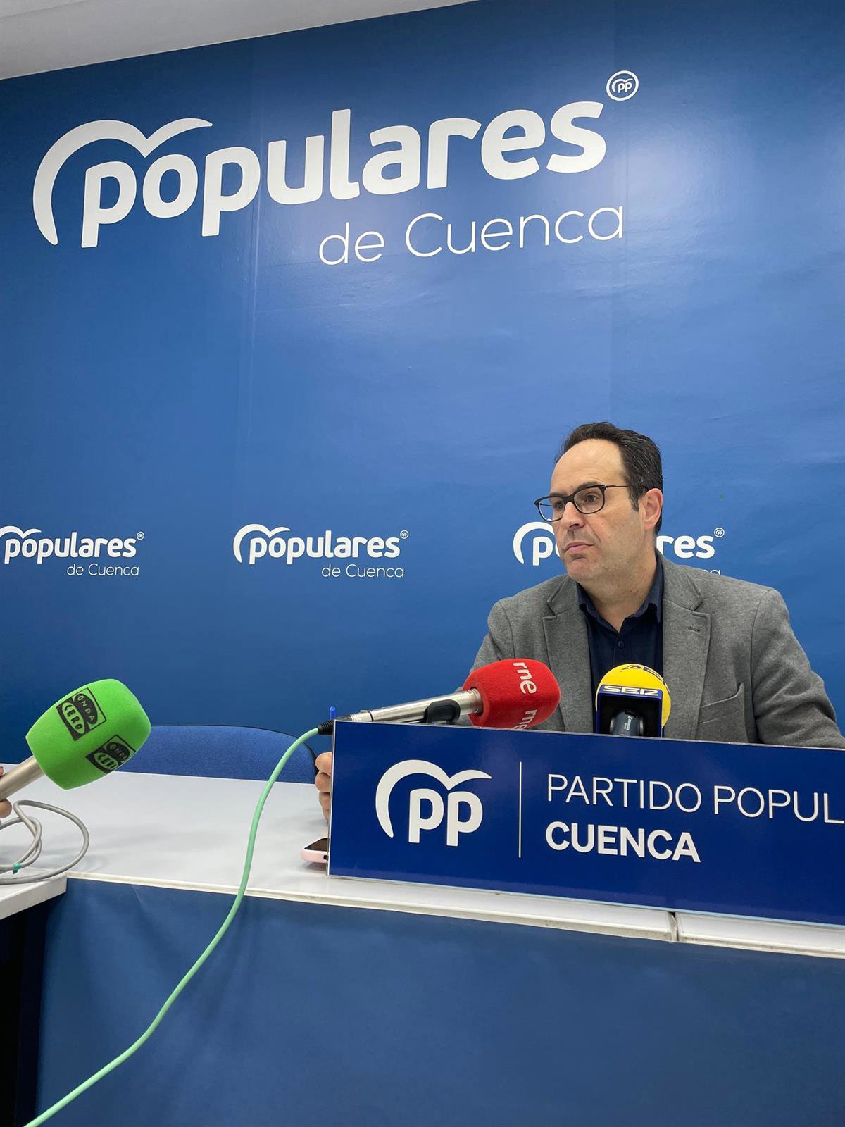 Martín-Buro (PP) apunta a la necesidad de cambiar gobiernos:  Que haya elecciones es el brindis más repetido en Cuenca 