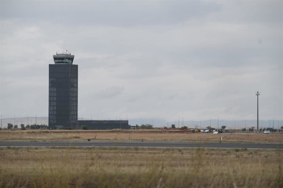 Archivo - Vista general del aeropuerto de Ciudad Real.