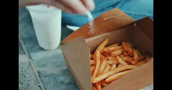 Por qué la comida queda sosa, aunque le pongas sal, y cómo solucionarlo sin añadir más