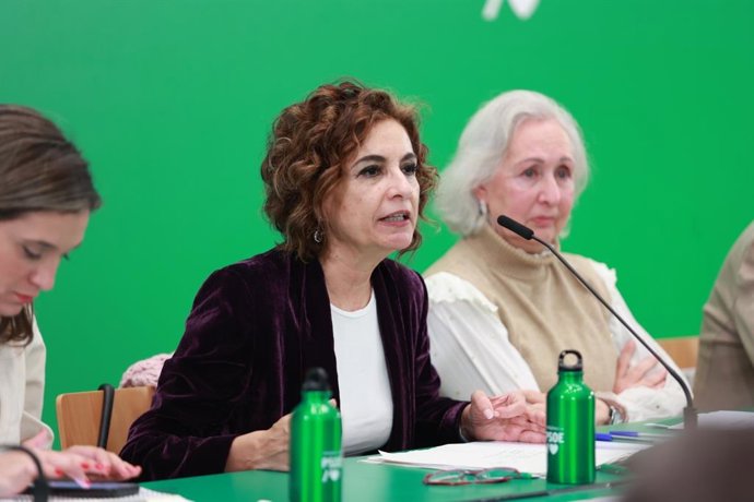 La secretaria general del PSOE de Andalucía, ministra de Hacienda y vicepresidenta primera del Gobierno, María Jesús Montero interviene en la interparlamentaria regional socialista. (Foto de archivo).