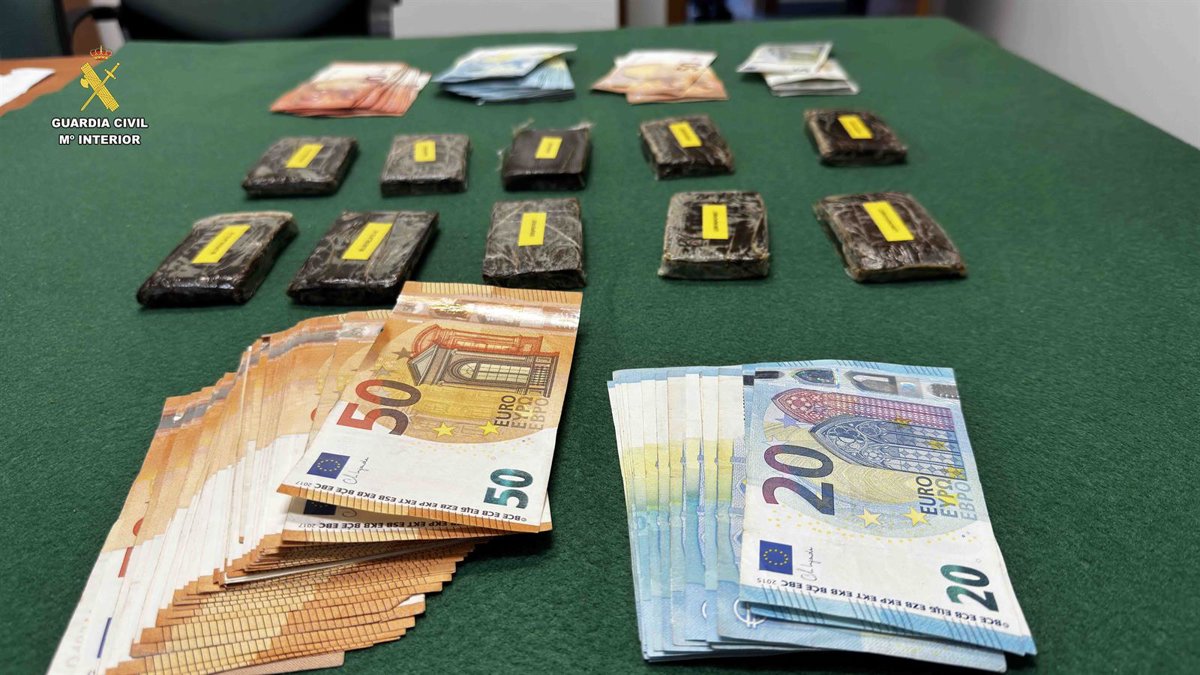 La Guardia Civil intercepta un paquete postal con 515 gramos de hachís y detiene a su destinatario en Logroño