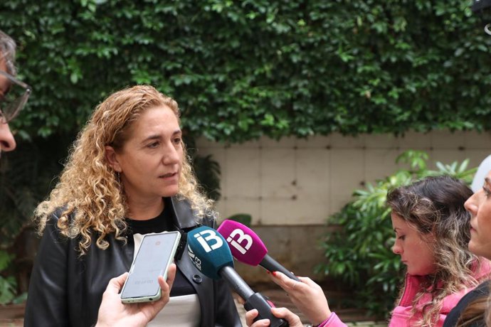 La portavoz de MÉS per Mallorca en el Consell de Mallorca, Catalina Inés Perelló, en declaraciones a los medios.