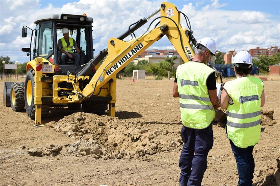 Archivo - Trabajadores, obras, trabajo.