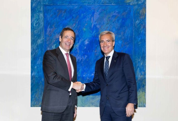 El consejero delegado de CaixaBank, Gonzalo Gortázar, y el consejero delegado de Ilunion, Alejandro Oñoro.