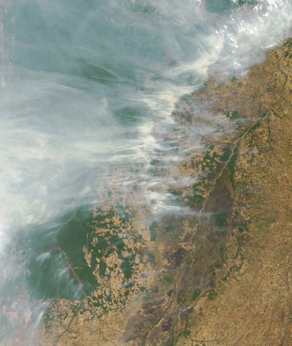 Imágenes satélite del viaje del humo
