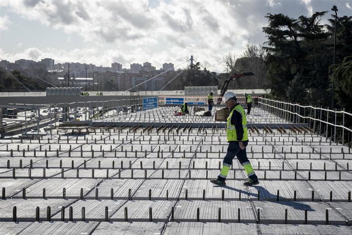 Obreros trabajando en unas obras
