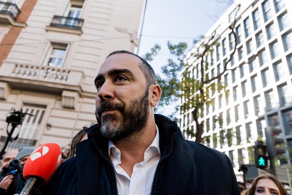 Archivo - El empresario Víctor de Aldama, a su salida de declarar ante el juez instructor del 'caso Koldo', en la Audiencia Nacional, a 27 de noviembre de 2025, en Madrid (España).