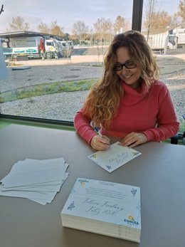 La Presidenta La Empresa De Servicios Municipales Preparado Tarjetas Personalizadas Para Felicitar Estas Navidades A Cada Uno De Los Servicios