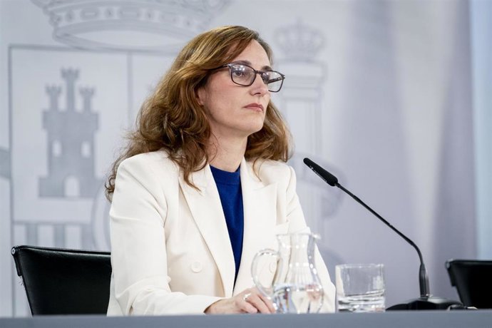 Archivo - La ministra de Sanidad, Mónica García, durante una rueda de prensa tras la reunión del Consejo de Ministros, en el Palacio de la Moncloa, a 9 de diciembre de 2025, en Madrid (España). 