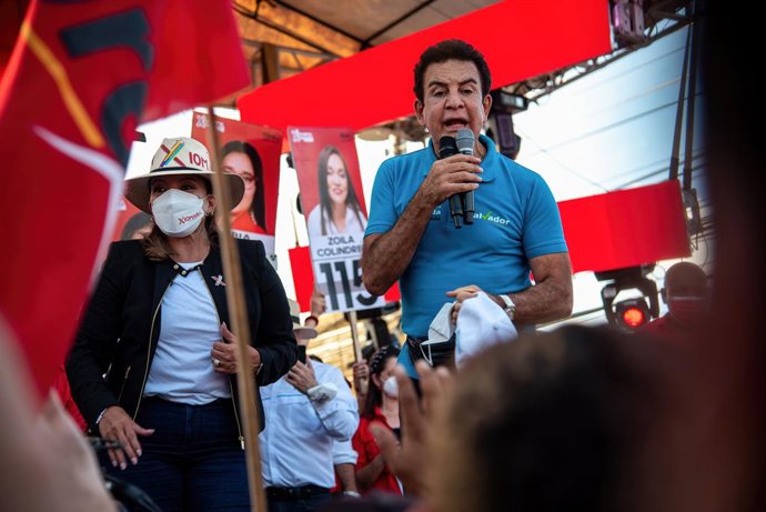 Archivo - November 20, 2021, San Pedro Sula, Cortes, Honduras: Salvador Nasralla, who is running as Xiomara Castro's vice president, speaks at a Libre Party rally in San Pedro Sula..The Libre Party of Honduras, in opposition to the incumbent National Part
