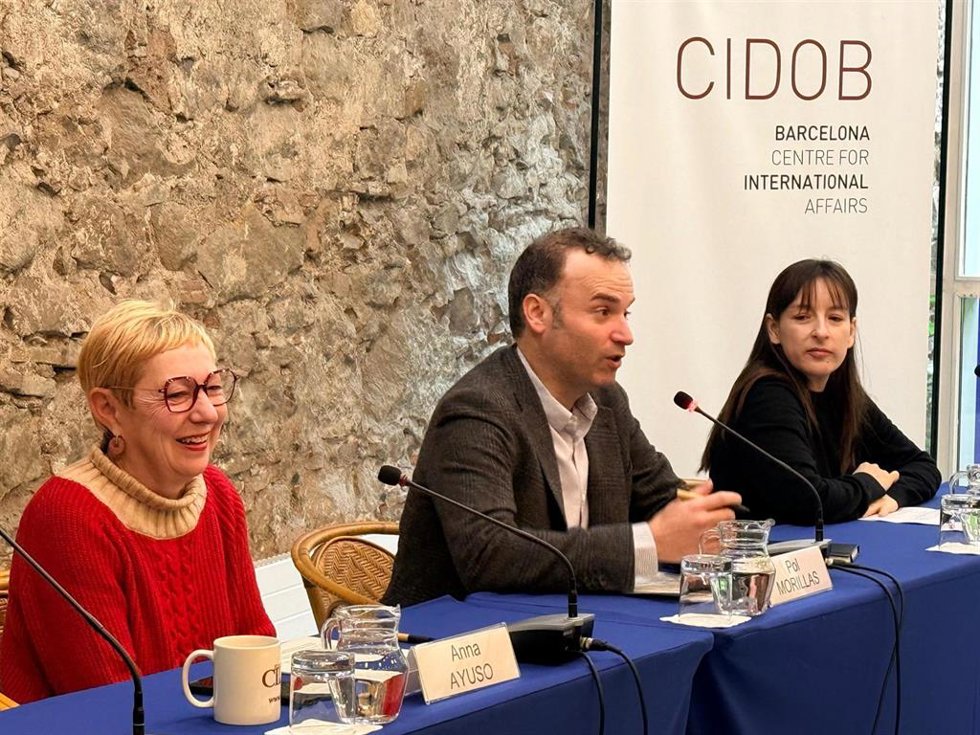 El director del Cidob, Pol Morillas, y las analistas e investigadoras Anna Ayuso, Melisa Salmerón en una sesión sobre Venezuela