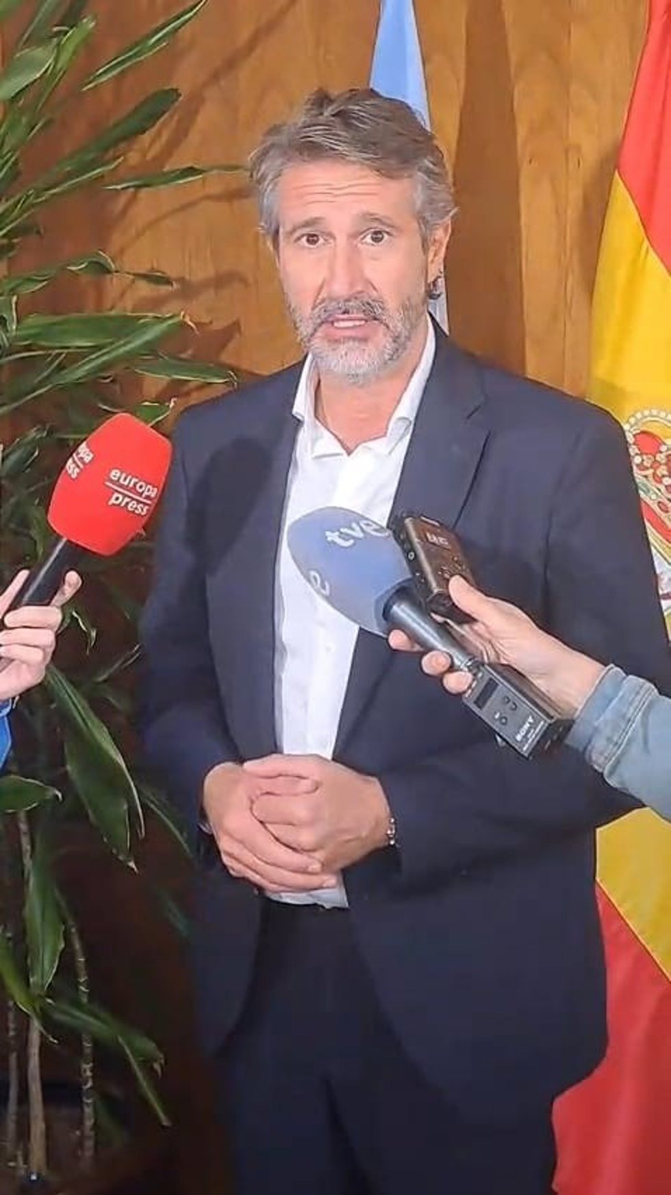 Archivo - El presidente de la Fegamp, Alberto Varela, en su despacho