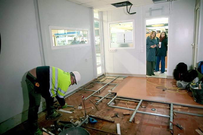 La alcaldesa de Valencia, María José Catalá, visita las obras de la nueva sala de lactancia del Mercado de Castilla