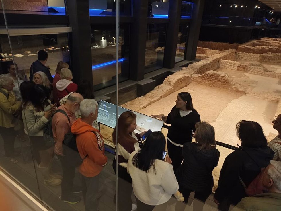 Villa Antiopa ofrece a sus visitantes una experiencia sensorial única, en la que es posible ver, oler, tocar y saborear cómo era la vida cotidiana en época romana, gracias a la combinación de recursos museográficos tradicionales con tecnologías innovado