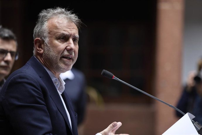 Archivo - El presidente de Canarias, Ángel Víctor Torres, interviene en rueda de prensa tras la reunión de la Comisión Mixta para La Palma, a 12 de marzo de 2022, en Santa Cruz de La Palma, La Palma, Canarias (España). Esta comisión se produce  para la re