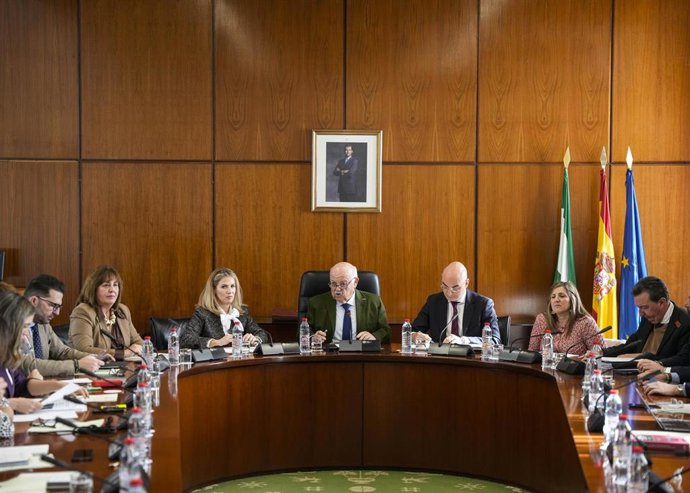 Reunión de la Mesa de la Diputación Permanente del Parlamento andaluz.
