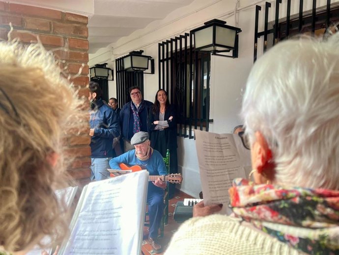 Loles López inaugura la renovación del CPA de Morón.