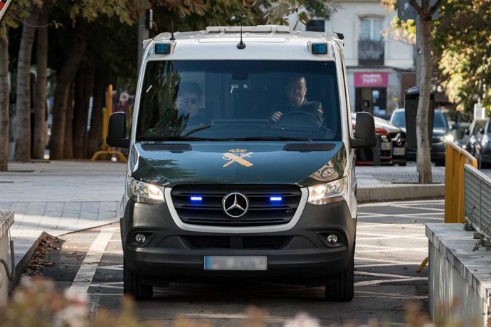 Archivo - Furgoneta de la Guardia Civil (recurso)