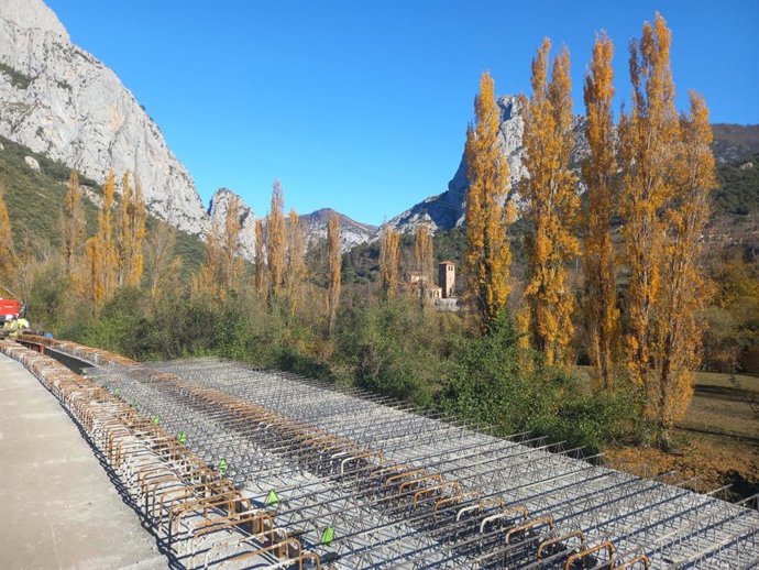 AMP.- Las obras del Desfiladero de La Hermida van "muy bien" y podrían inaugurarse antes de junio, según Casares