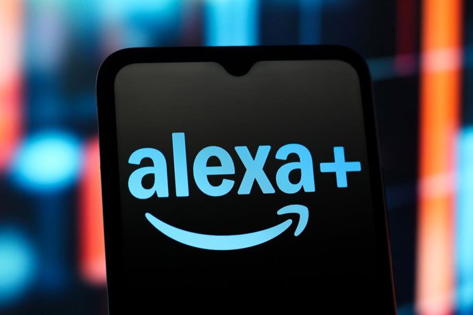 7 de agosto de 2025, Canadá: Nesta ilustração fotográfica, o logotipo do Amazon Alexa Plus é exibido na tela de um smartphone.
