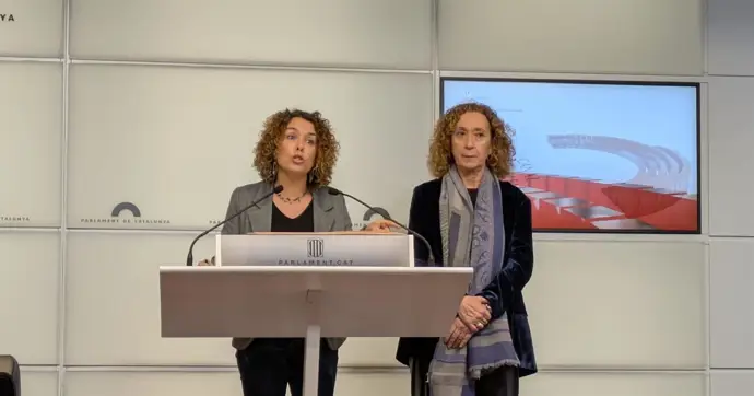 La diputada de ERC en el Parlament Laia Cañiguera y la portavoz de la formación, Ester Capella