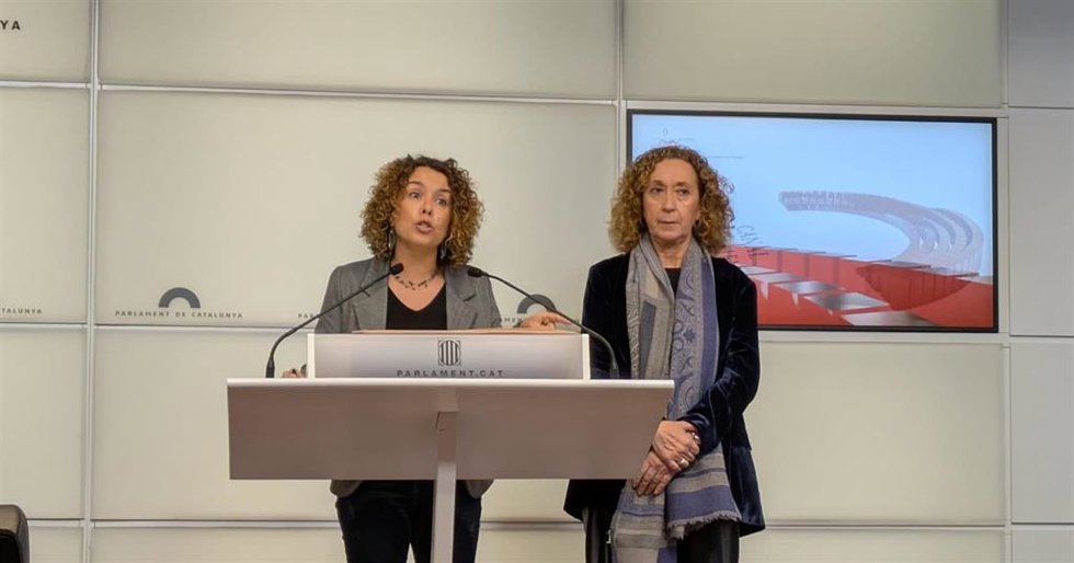 La diputada de ERC en el Parlament Laia Cañiguera y la portavoz de la formación, Ester Capella