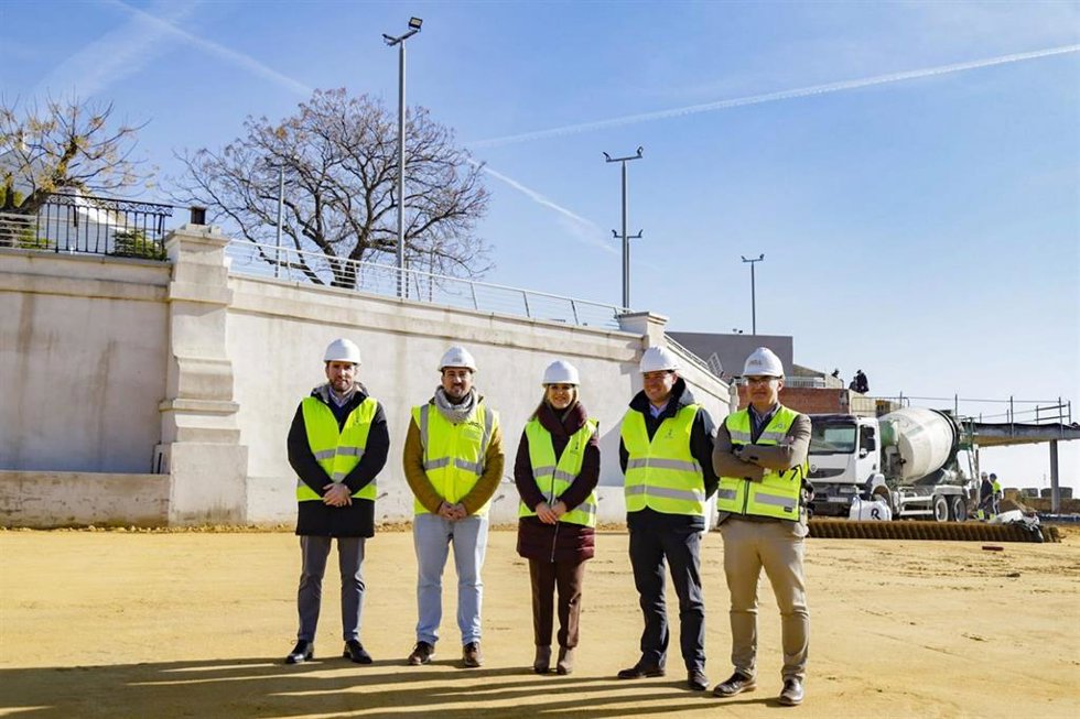 La alcaldesa de Alcalá de Guadaíra (Sevilla), Ana Isabel Jiménez, el delegado de Cultura, Patrimonio y Turismo, Christopher Rivas, el delegado de Urbanismo y Planificación Estratégica, Jesús Mora y el delegado de Hábitat Urbano, David Delgado